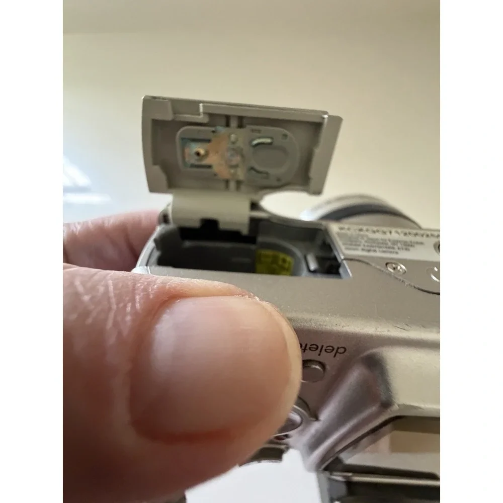 Kodak EasyShare Z740 5.0MP Digital Bridge Camera 10x Optical Zoom Not Tested